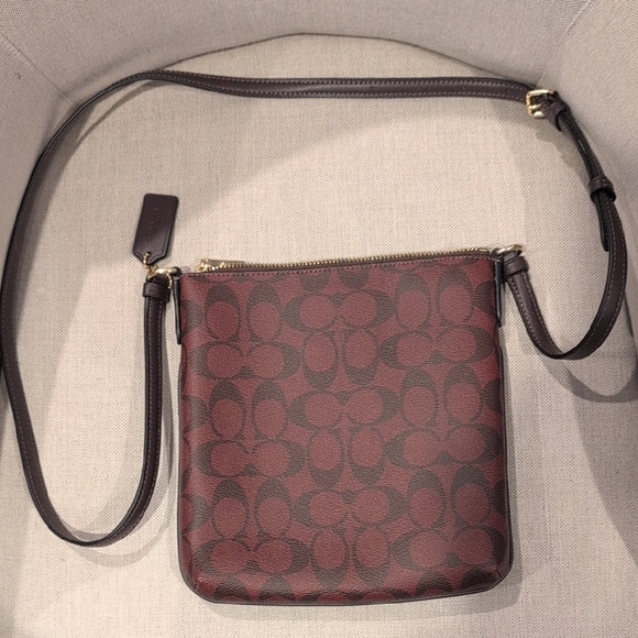 Coach Brown Crossbody Bag with Signature Style - Picture 3 of 7